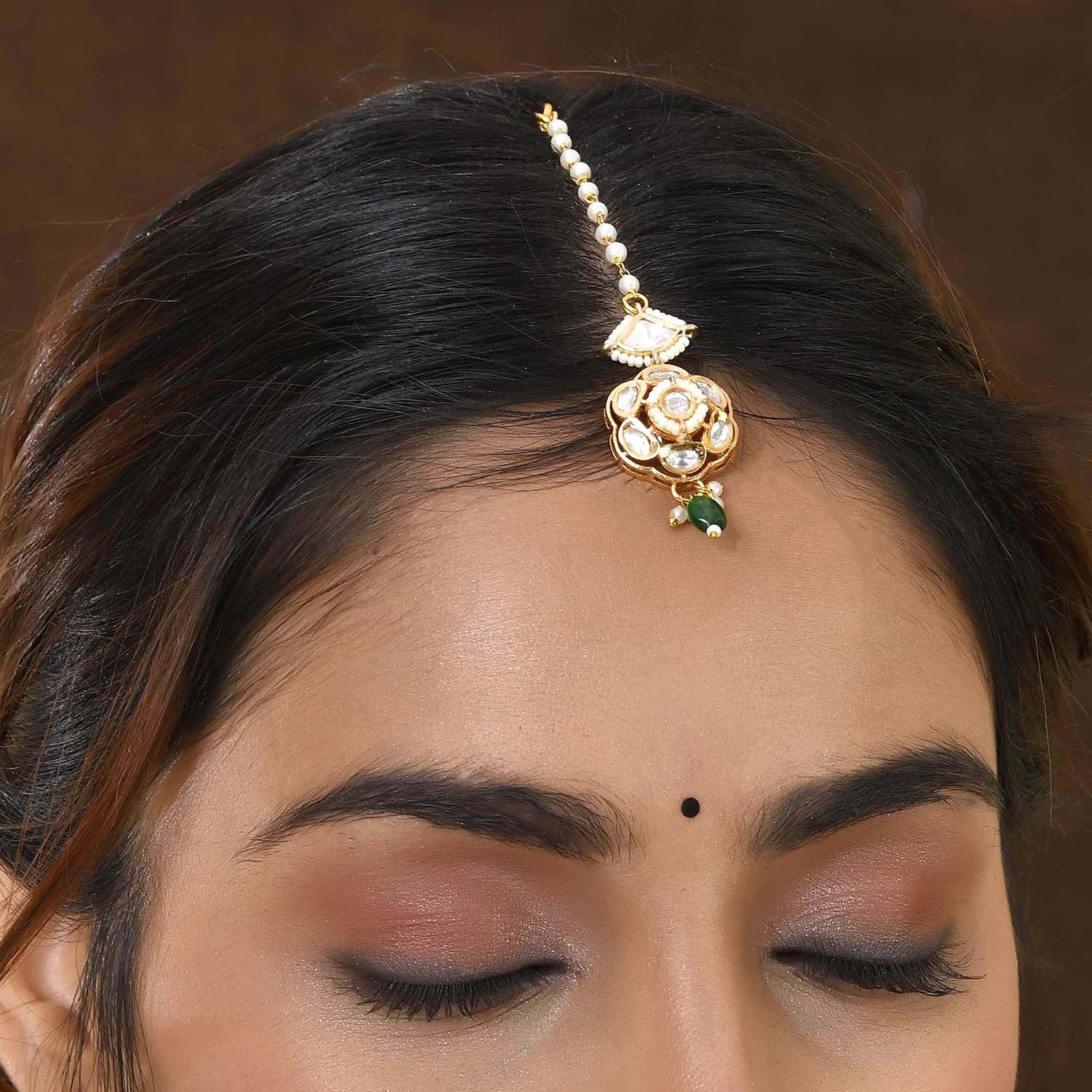 Kundan Elegance Royal Green Maang Tika - Image 2