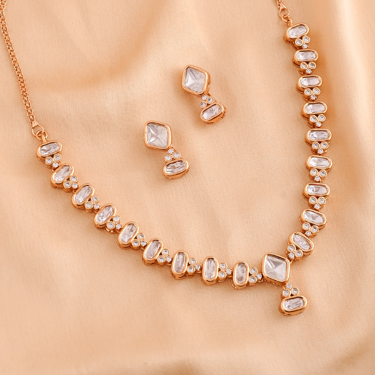 Kundan Essentials Gleaming Affair Necklace Set