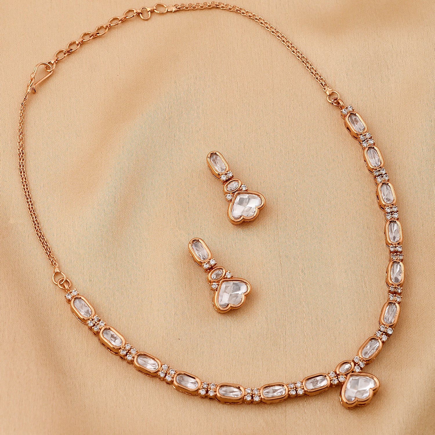 Kundan Essentials Golden Aura Necklace Set
