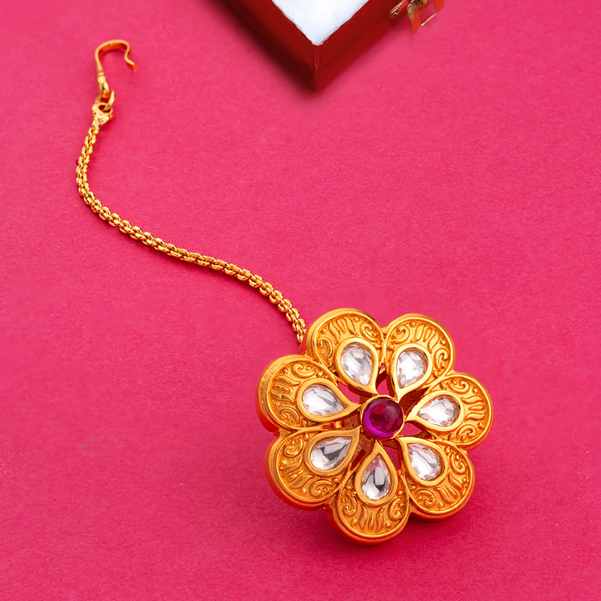 Kundan Motif Borla