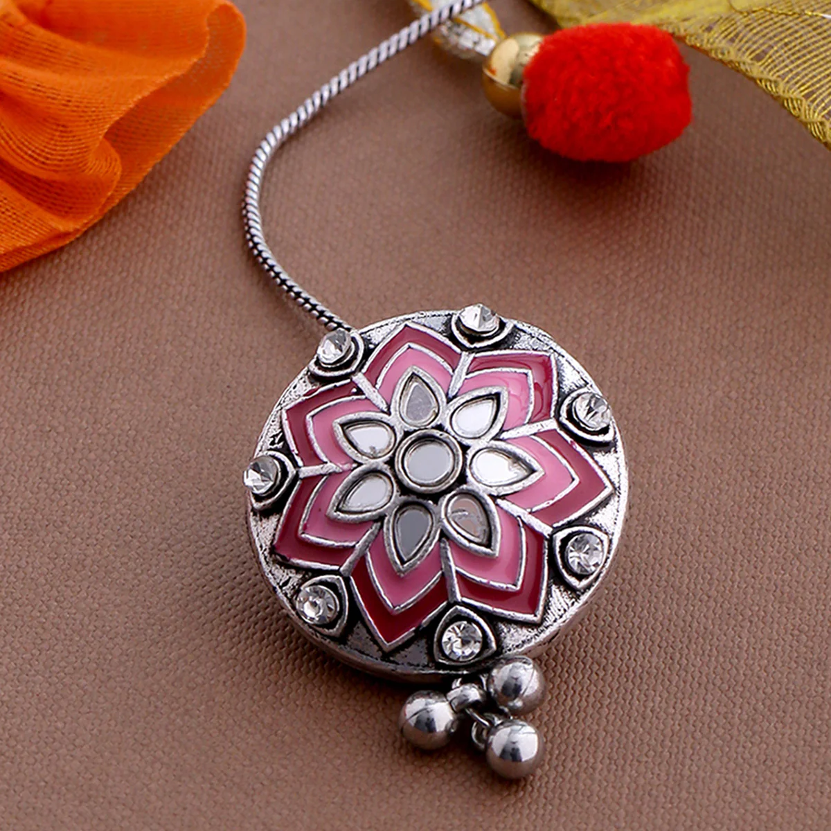 Lehariya Floral Motif Maang Tika