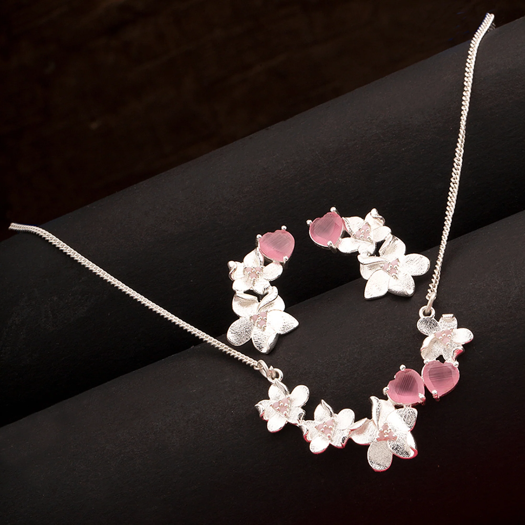 Love Paradise Beautiful Pendant Set