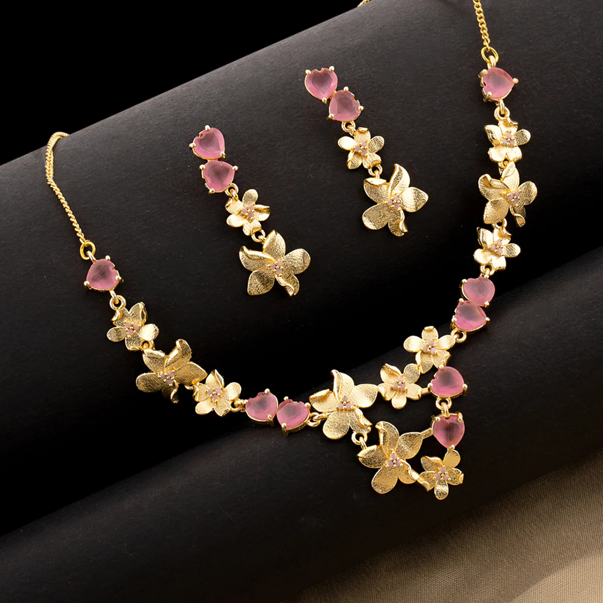 Love Paradise Floral Necklace Set