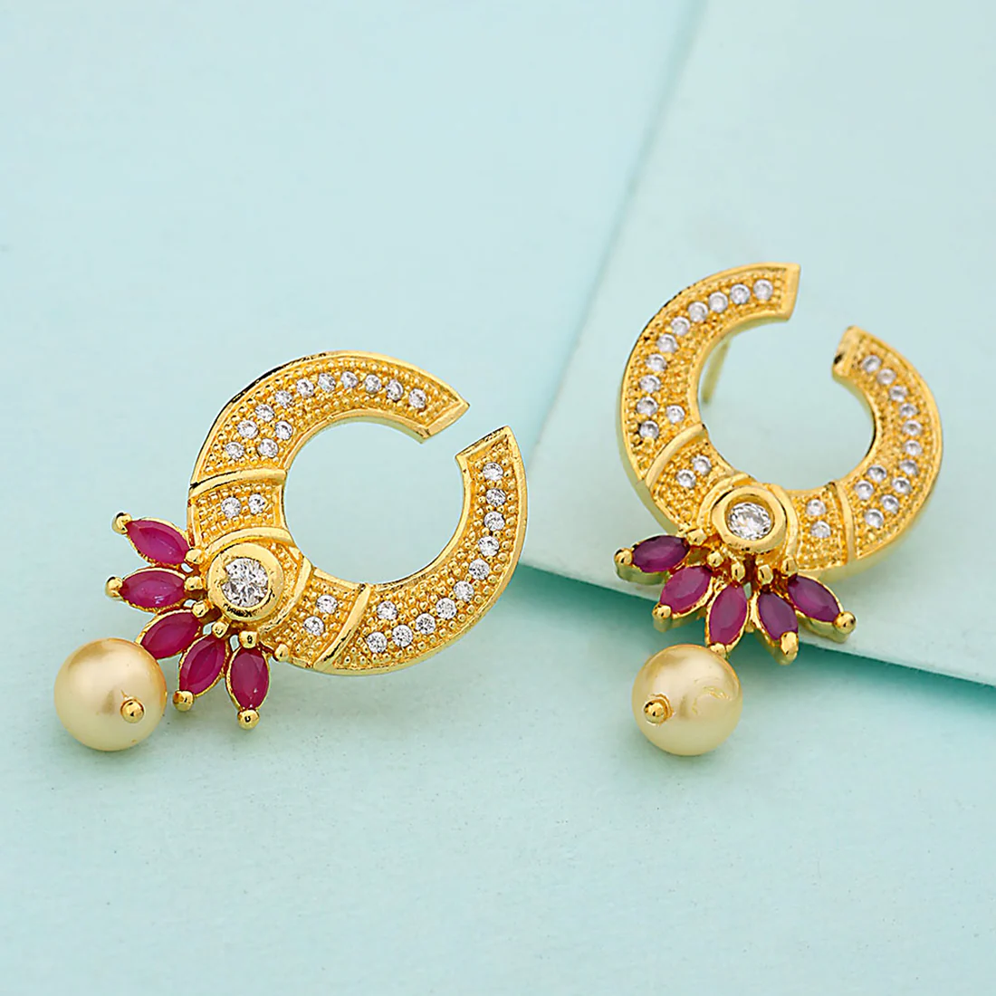 Modish & Trendy Earrings Pair