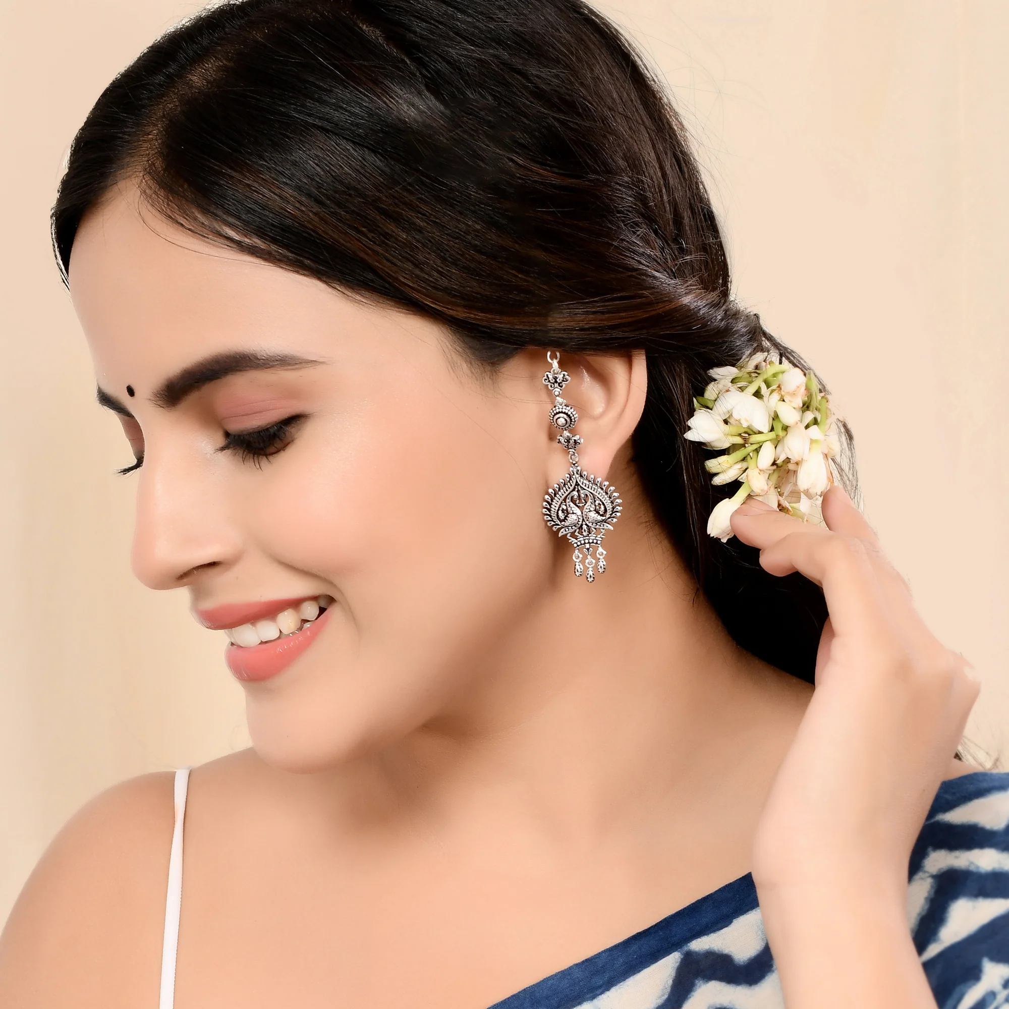 Morni Avalyn Earrings With Ear Chain - Image 2