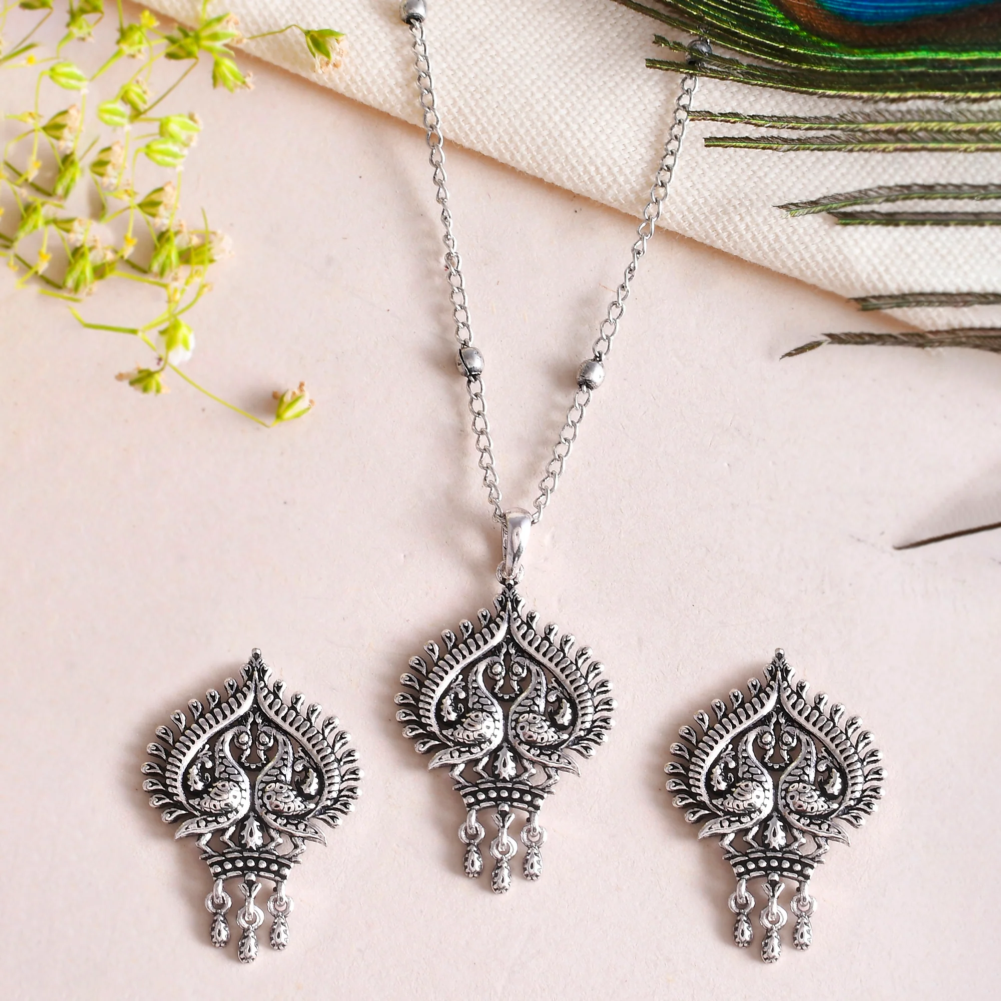 Morni Avalyn Pendant Set