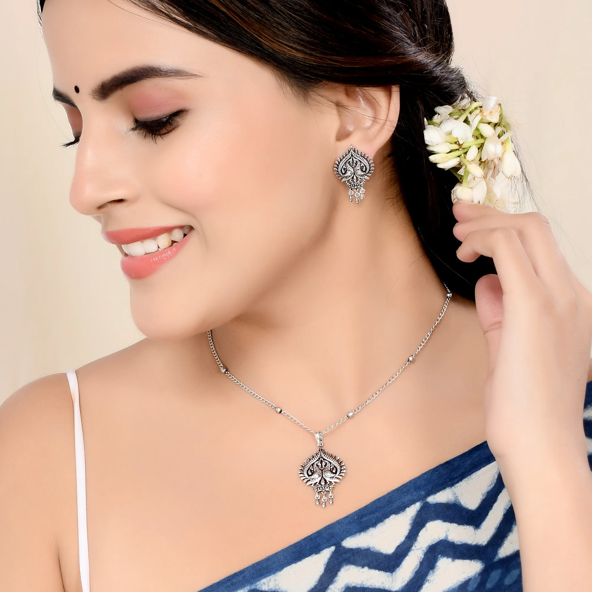 Morni Avalyn Pendant Set - Image 2
