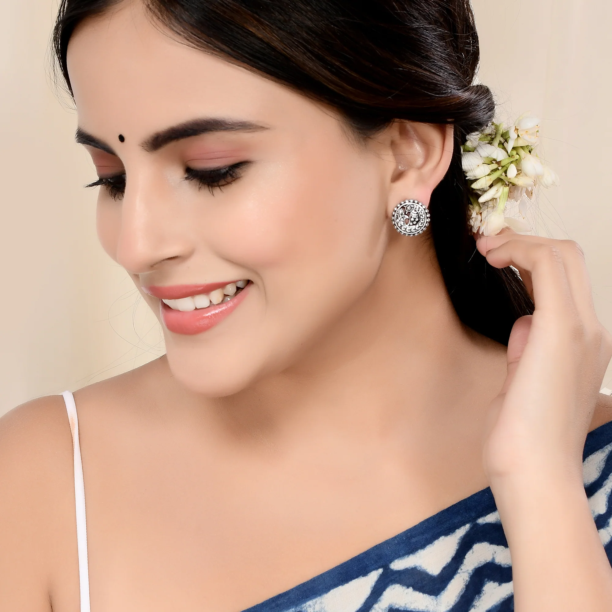 Morni Krutika Ear Studs - Image 2