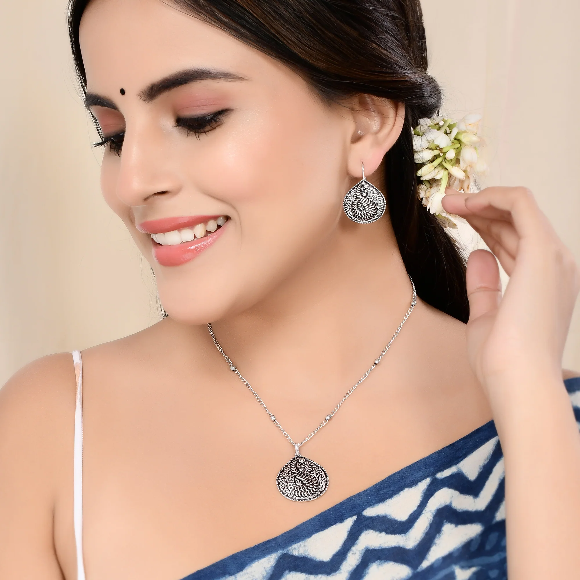 Morni Mayil Pendant Set - Image 2