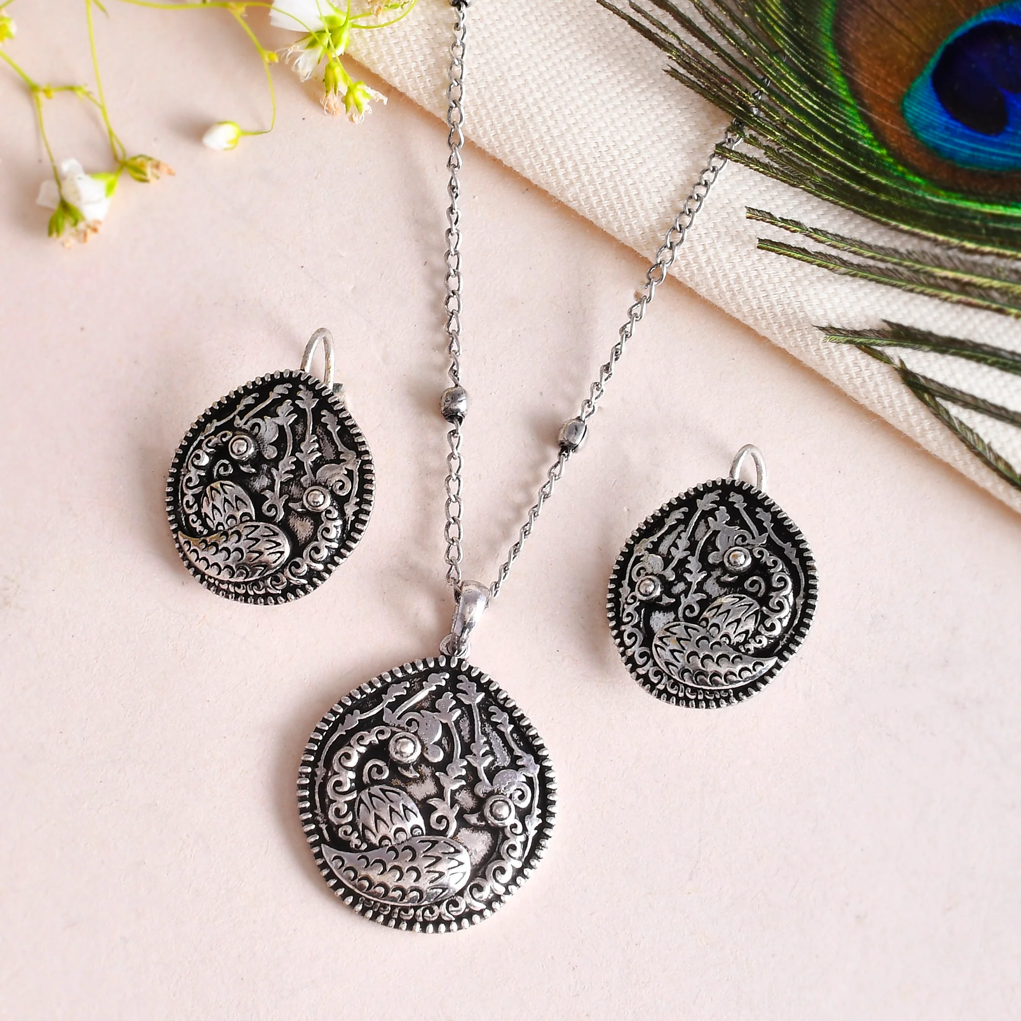 Morni Sikhi Pendant Set