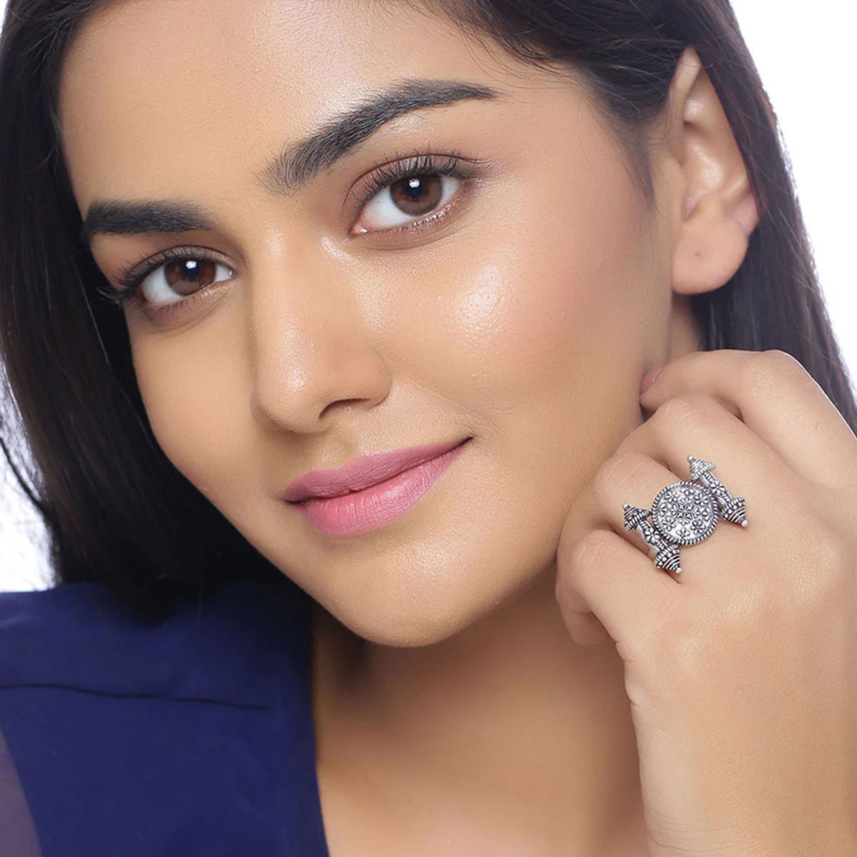Nayantara Circle and Scrolls Statement Ring - Image 2