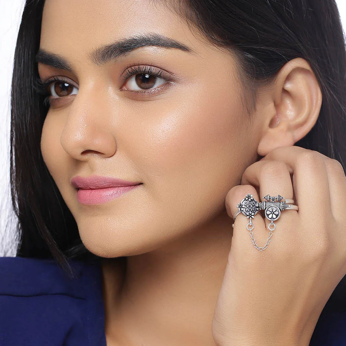 Nayantara Dual-Finger Statement Ring - Image 2