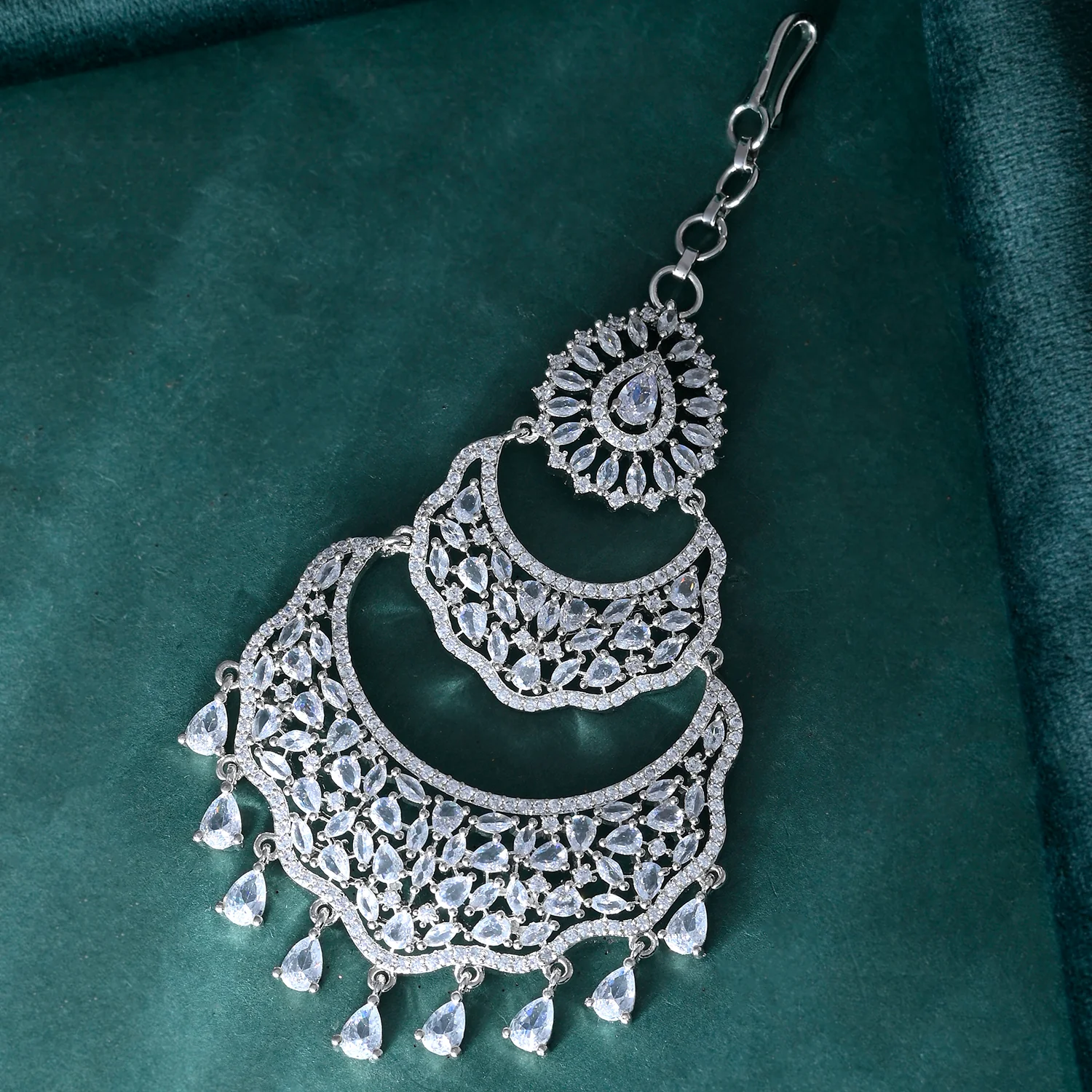 Noor-E-Nazakat American Diamond Paasa Maangtikka