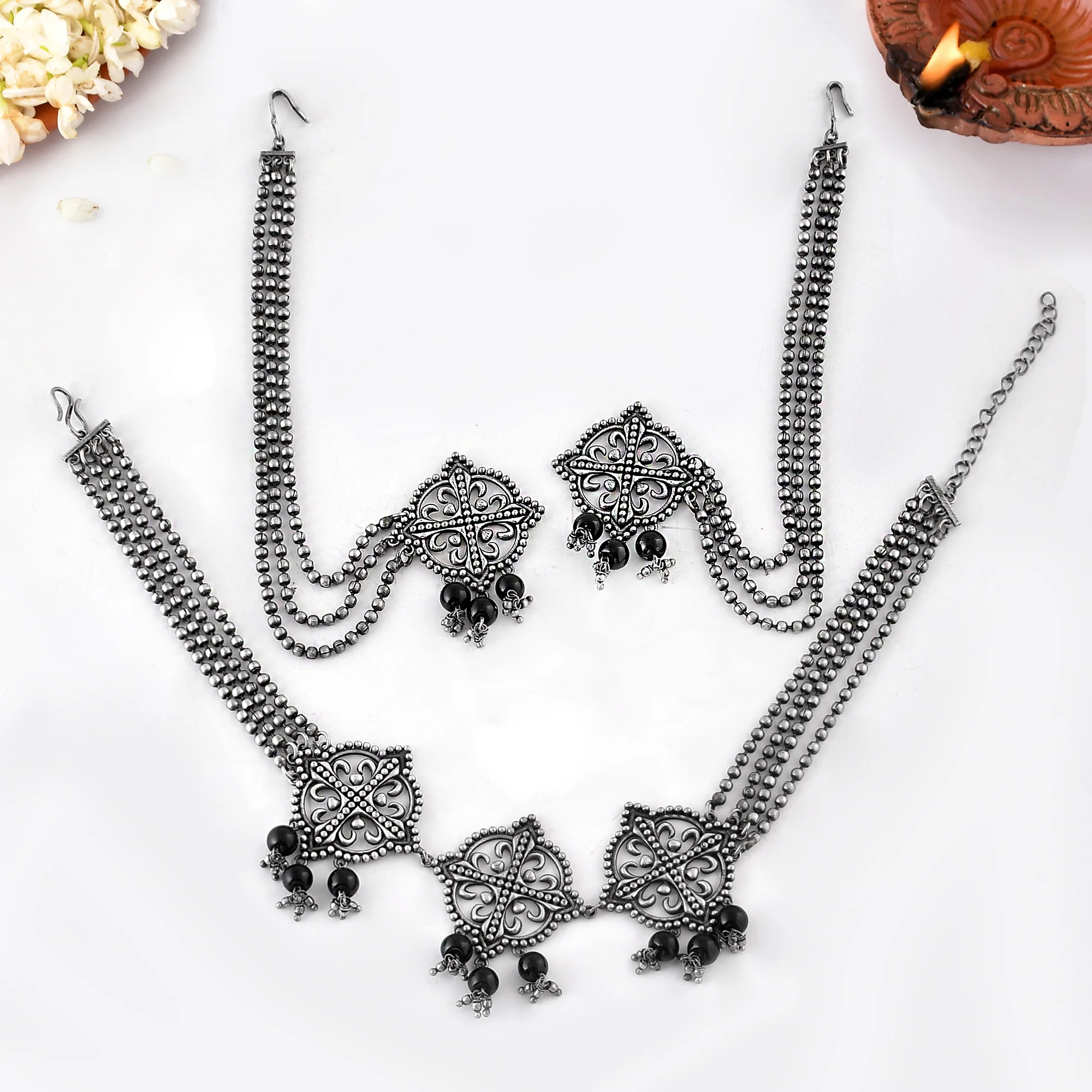 Nrityotsava Adweta Choker Necklace Set - Image 3