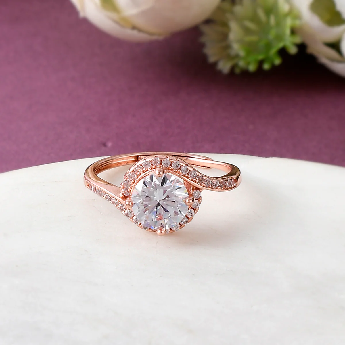Overlap Pattern Round Cut Zircon Embellished Rose Gold Plated Brass Ring