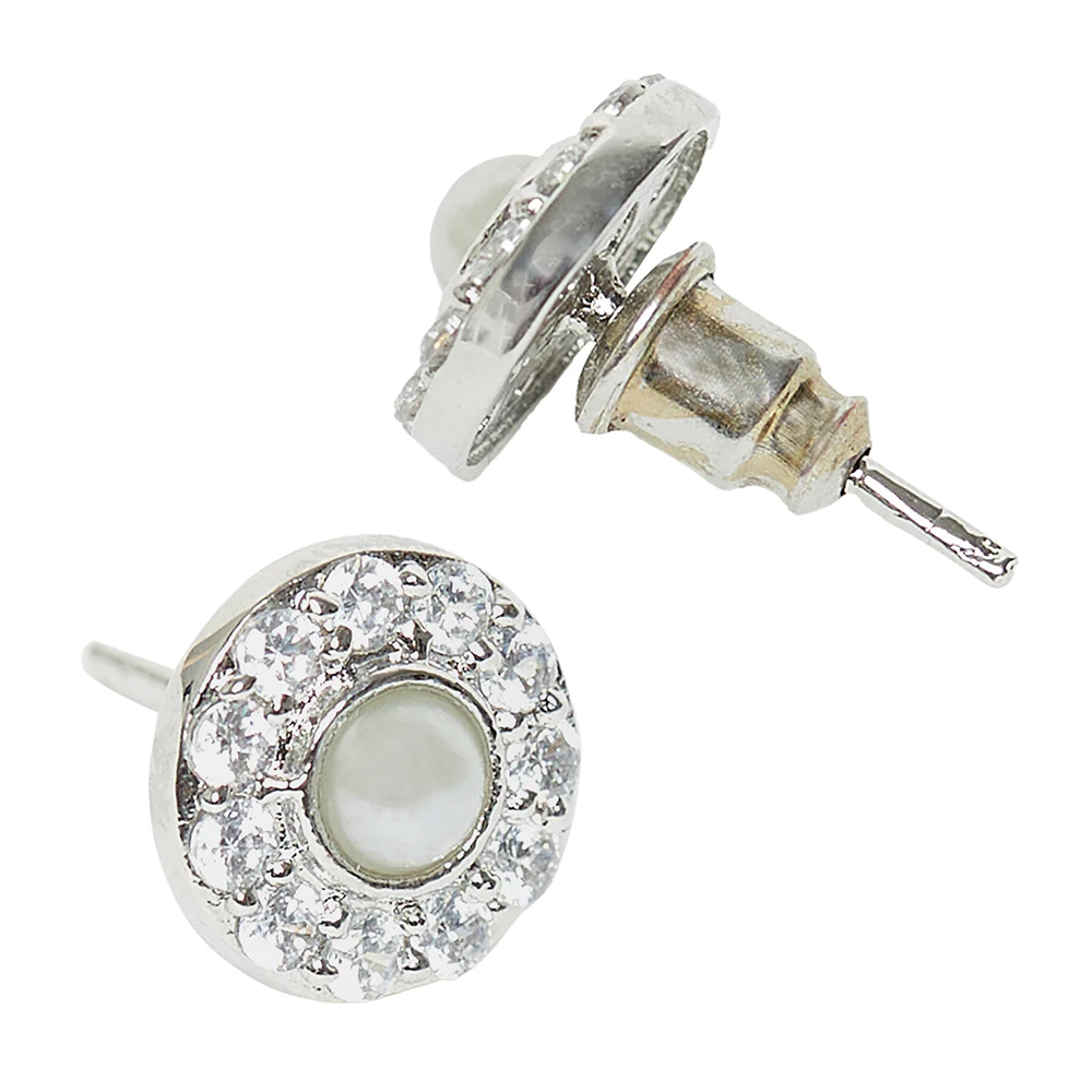 Pearly Whites Flower Stud Earrings - Image 3