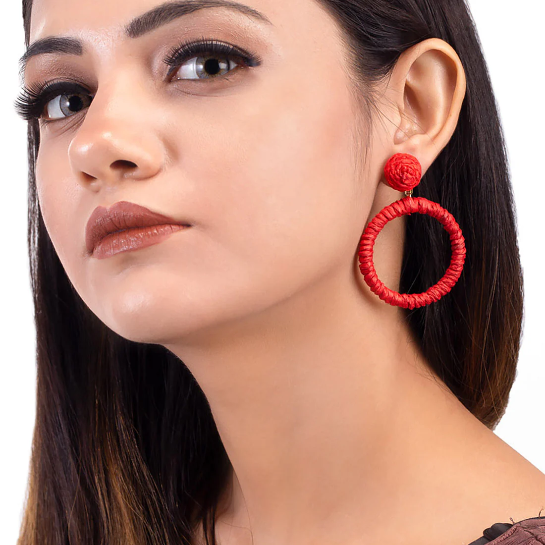 Rafia Story Red Thread Hoop Earrings - Image 2