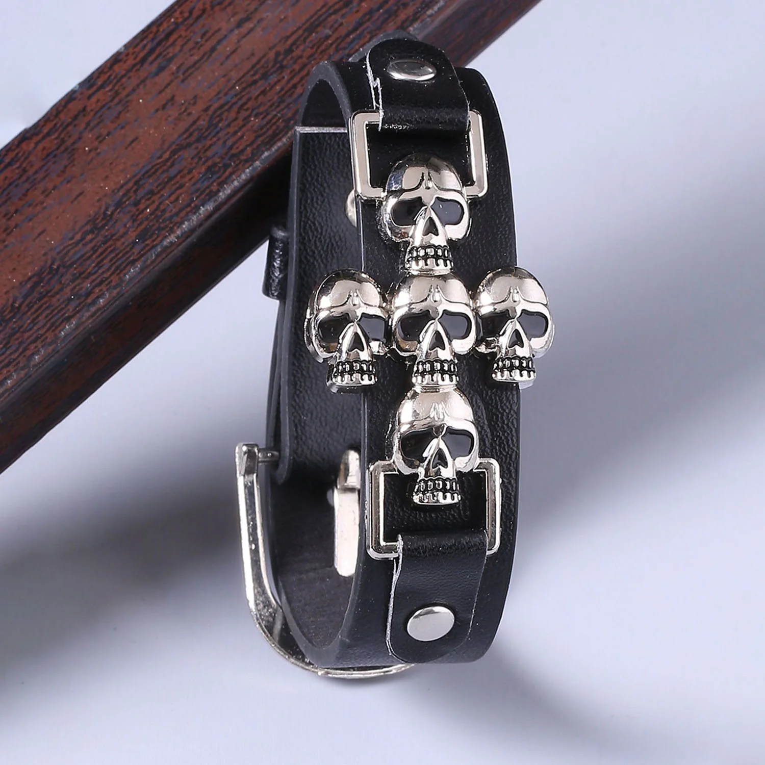 Road Rider Skulls Motifs Bracelet