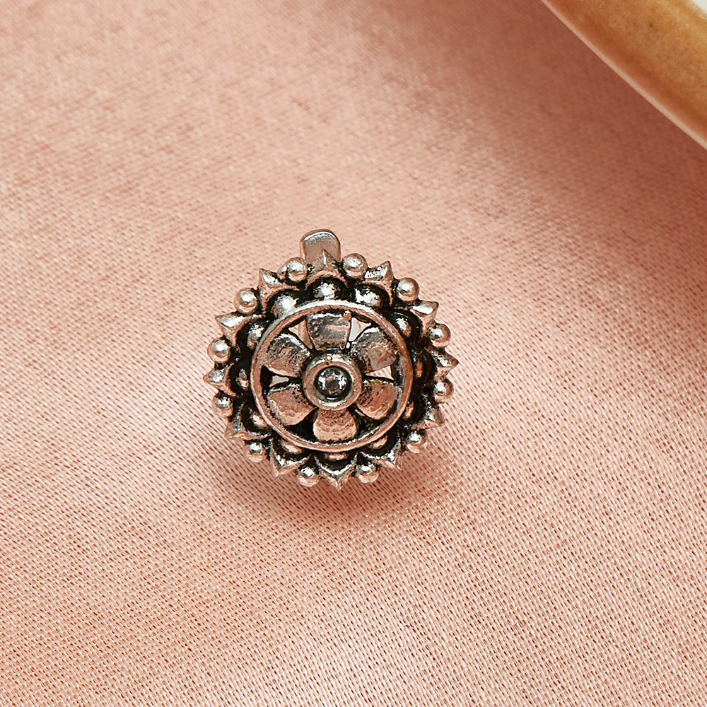 Round Detailing Nose Pin