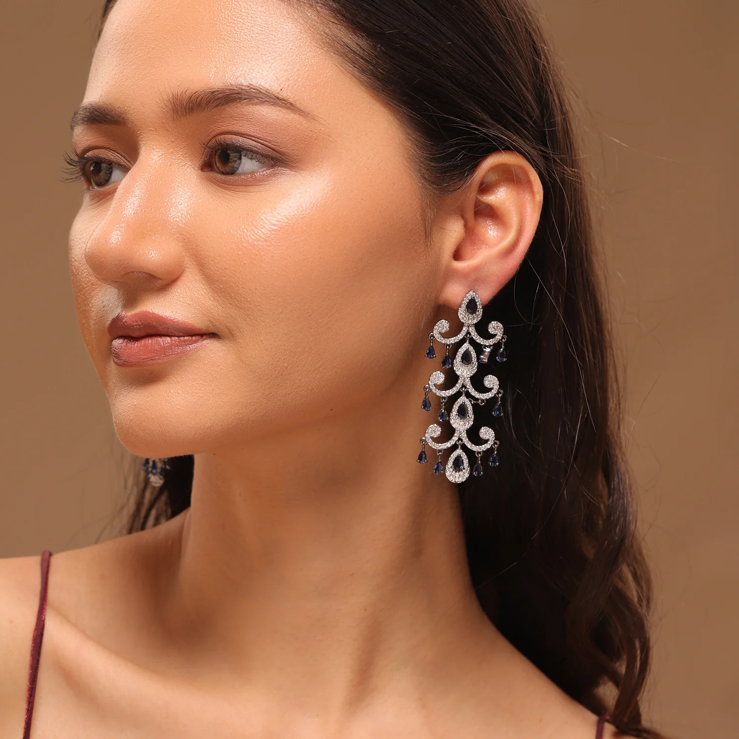 Royal Romance Elsa Emerald Statement Earrings - Image 3