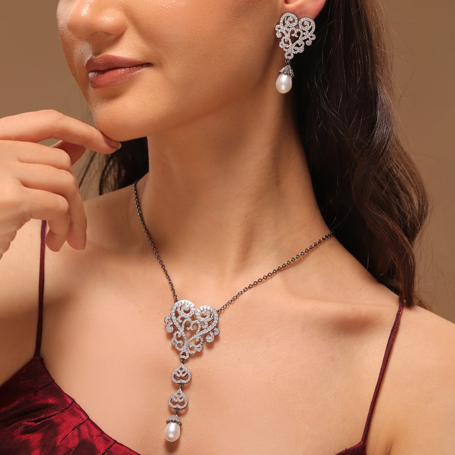 Royal Romance Mary Black Necklace Set - Image 2