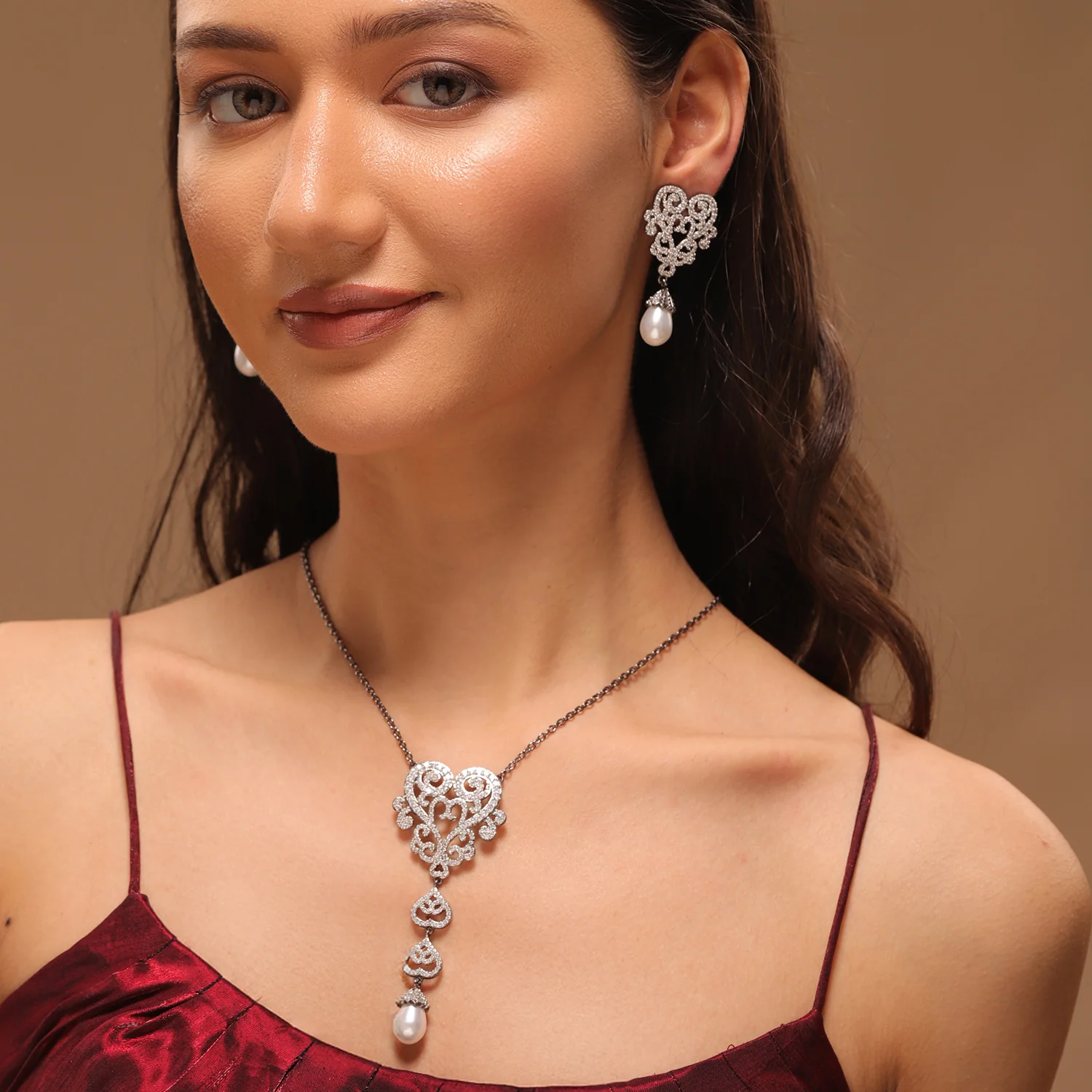Royal Romance Mary Black Necklace Set - Image 3