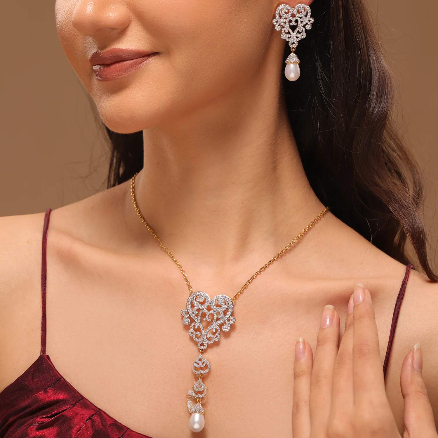 Royal Romance Mary Gold Necklace Set - Image 2