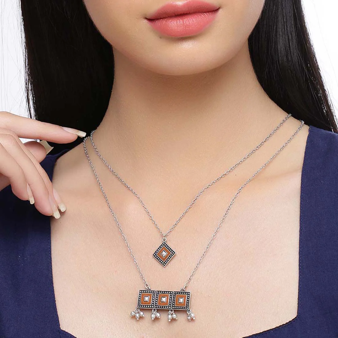 Sanwari Layered Style Necklace - Image 2