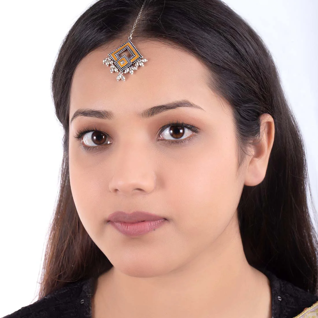 Sanwari Mini Ghungroos Adorned Maang Tika