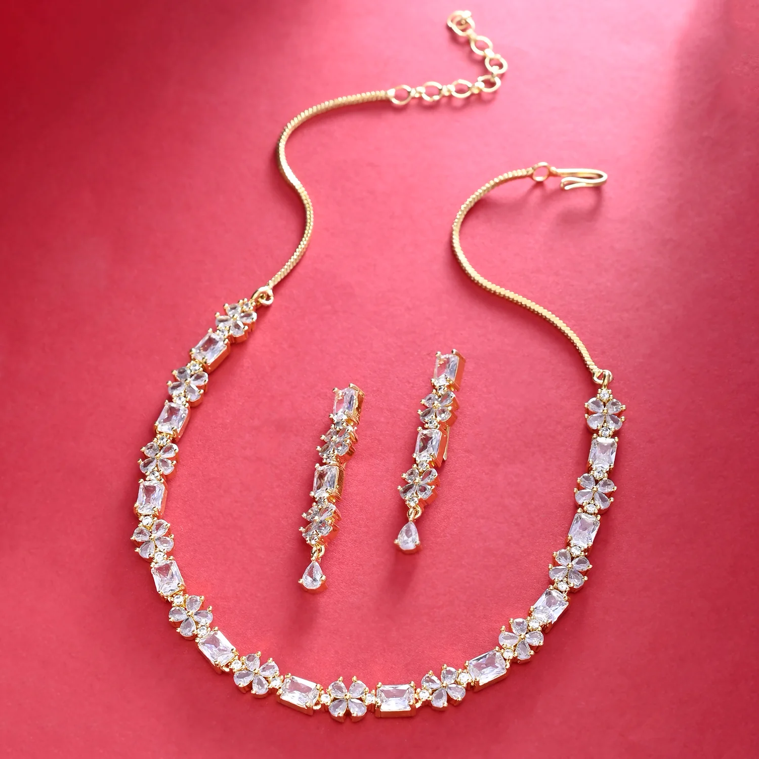 Sparkling Elegance Floral Gold-Plated Necklace Set
