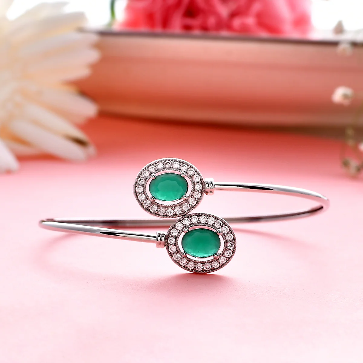 Sparkling Elegance Green Oval Cut Zirconia Adjustable Overlap Bracelet