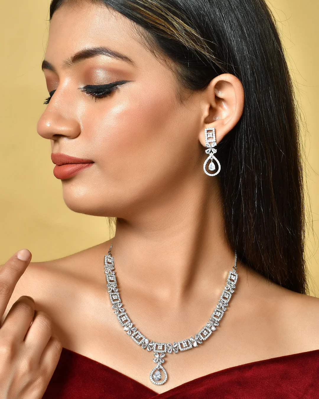 Sparkling Elegance Pear Cut CZ Jewellery Set - Image 2