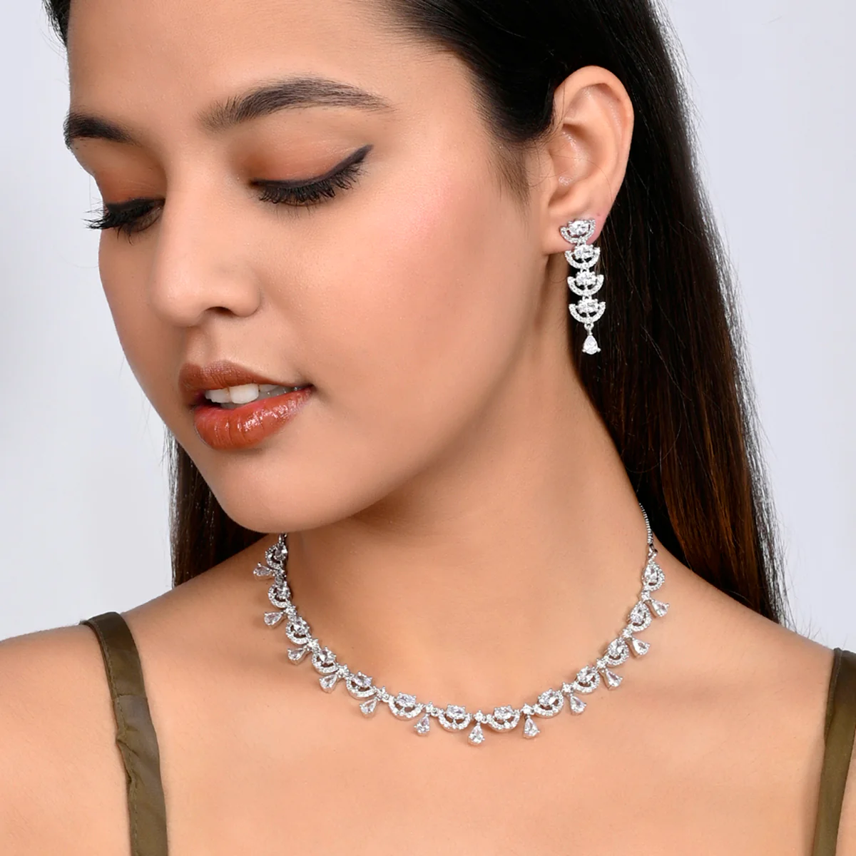 Sparkling Elegance Teardrop Jewellery Set - Image 2