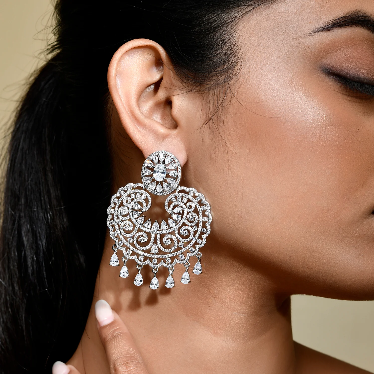 Sparkling Elegance The Queen'S American Diamond Earrings - Image 2