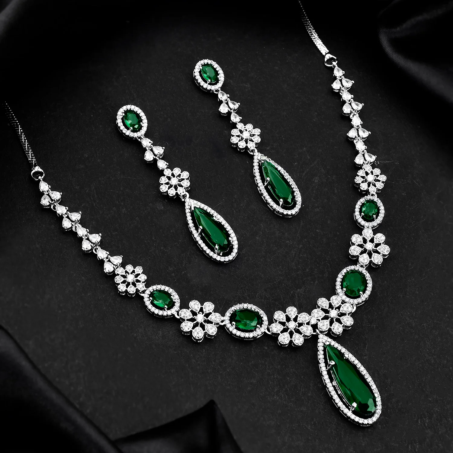 Sparkling Essentials Emerald Glam American Diamond Necklace Set