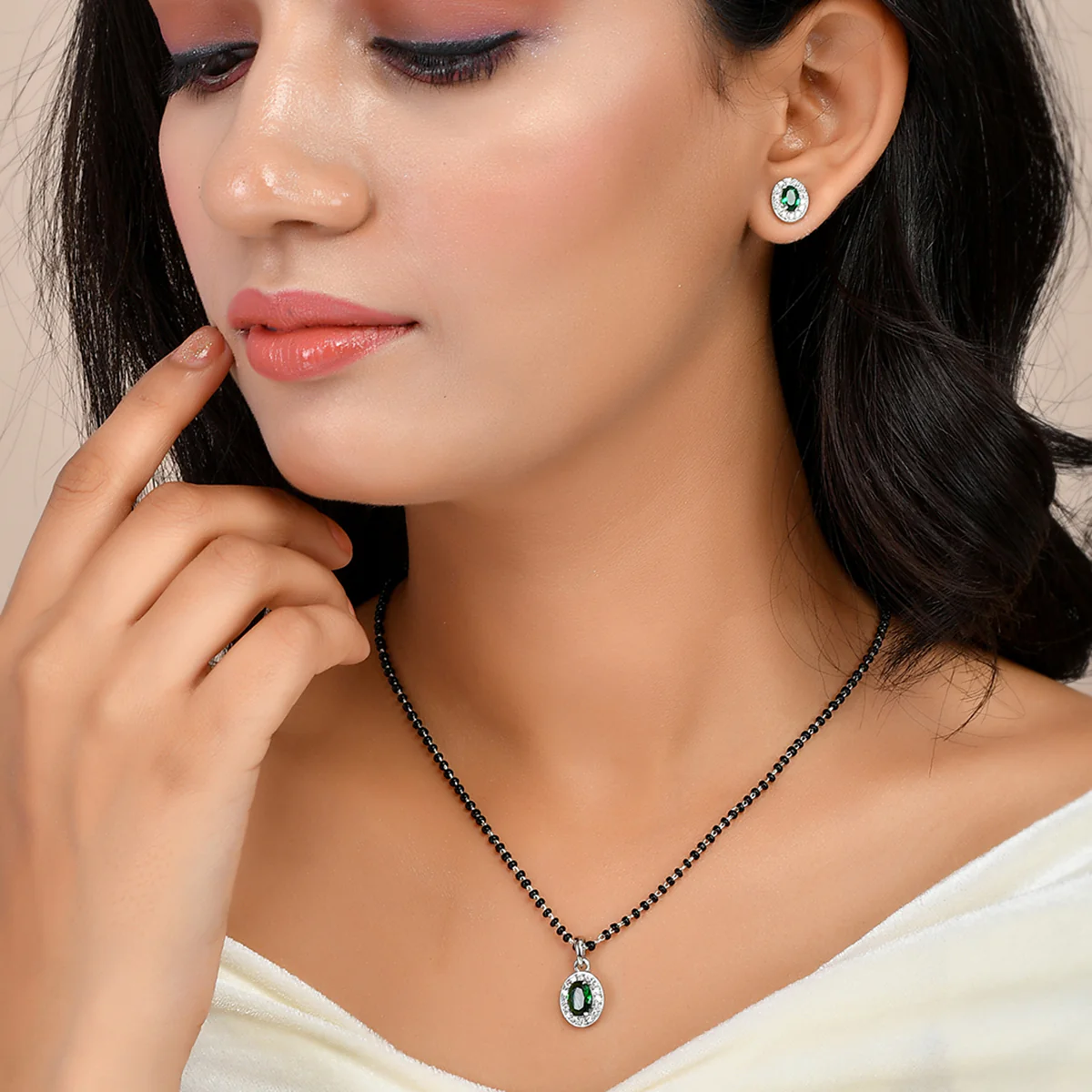 Sparkling Essentials Green Oval Silver Mangalsutra Set - Image 2