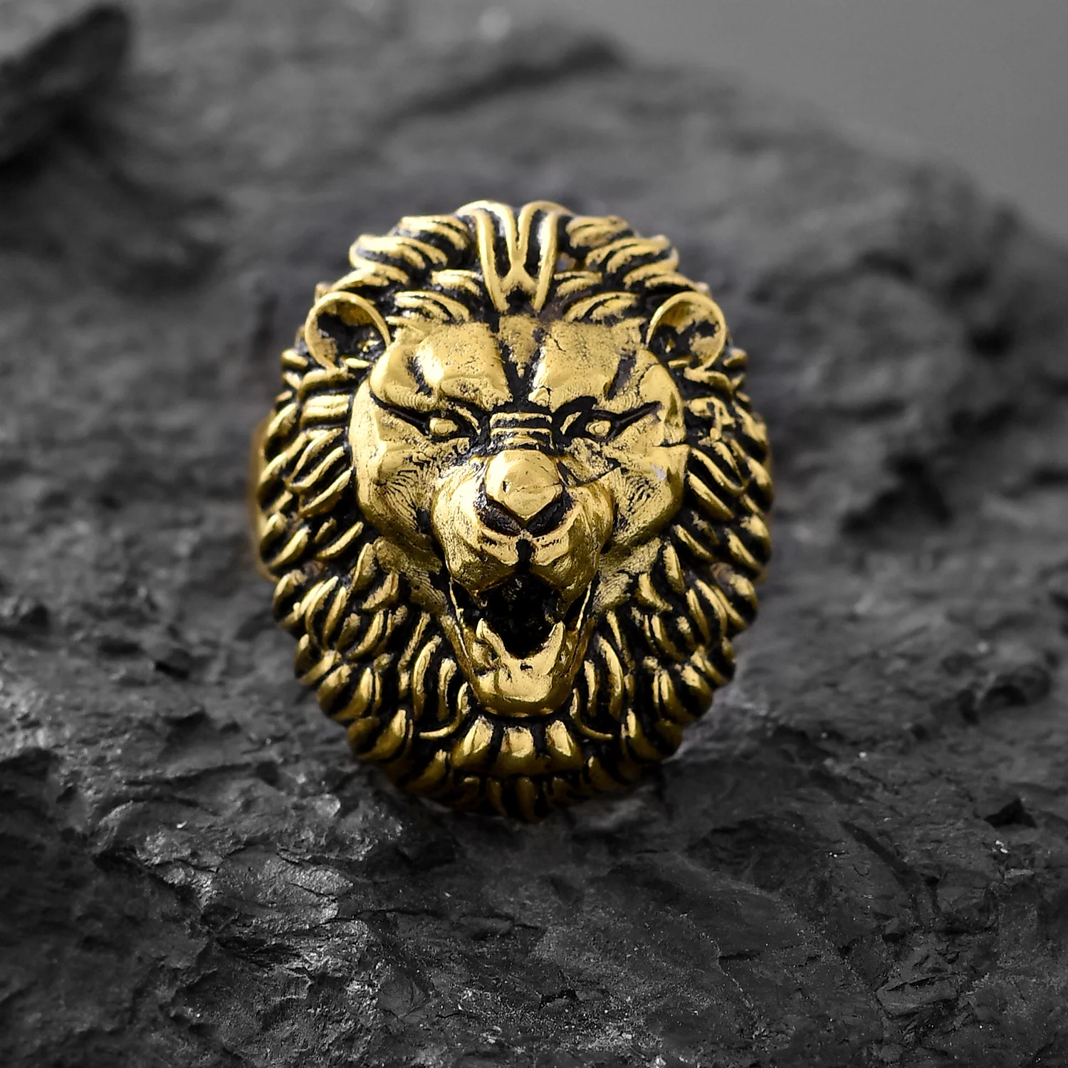 Statement Golden Roar Mens Pendant