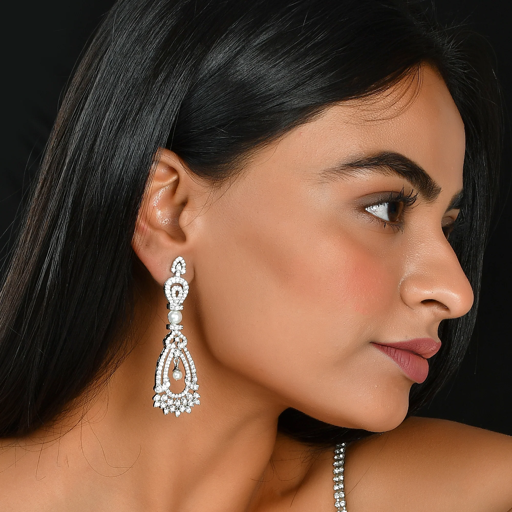 Taj Falak Earrings