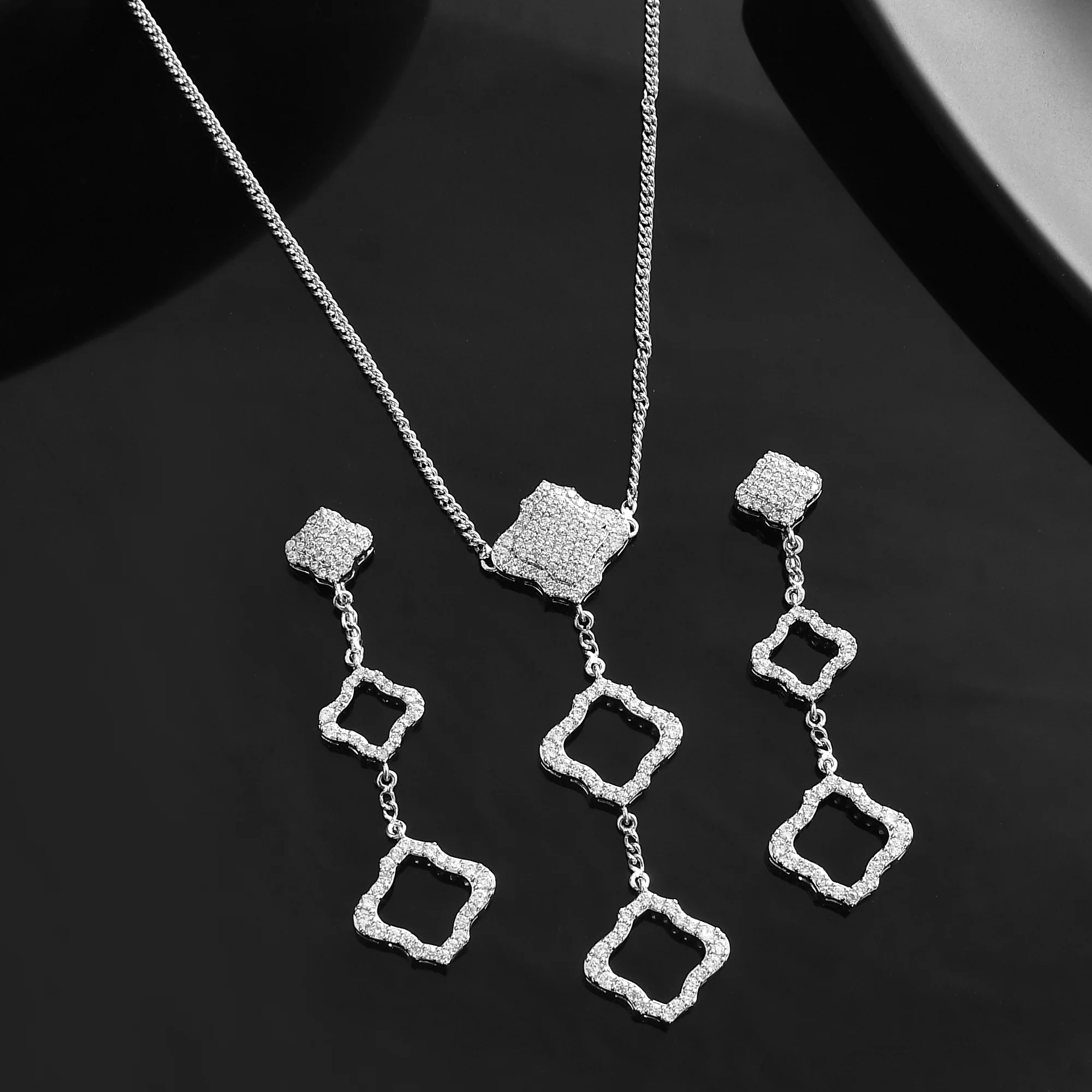 Taj Naaz Pendant Set - Image 2