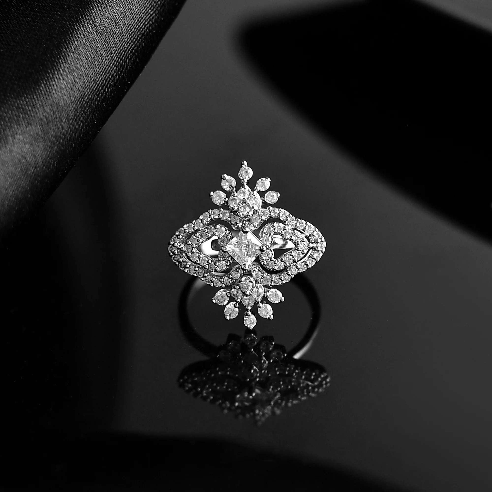 Taj Zayna Ring