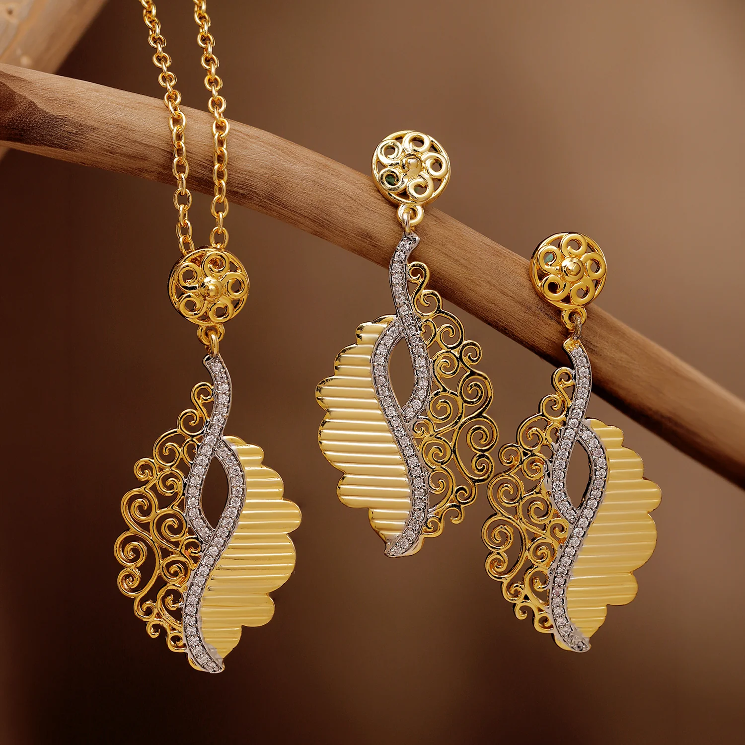 Threads of Royalty Rajvalli Grace CZ Pendant Set