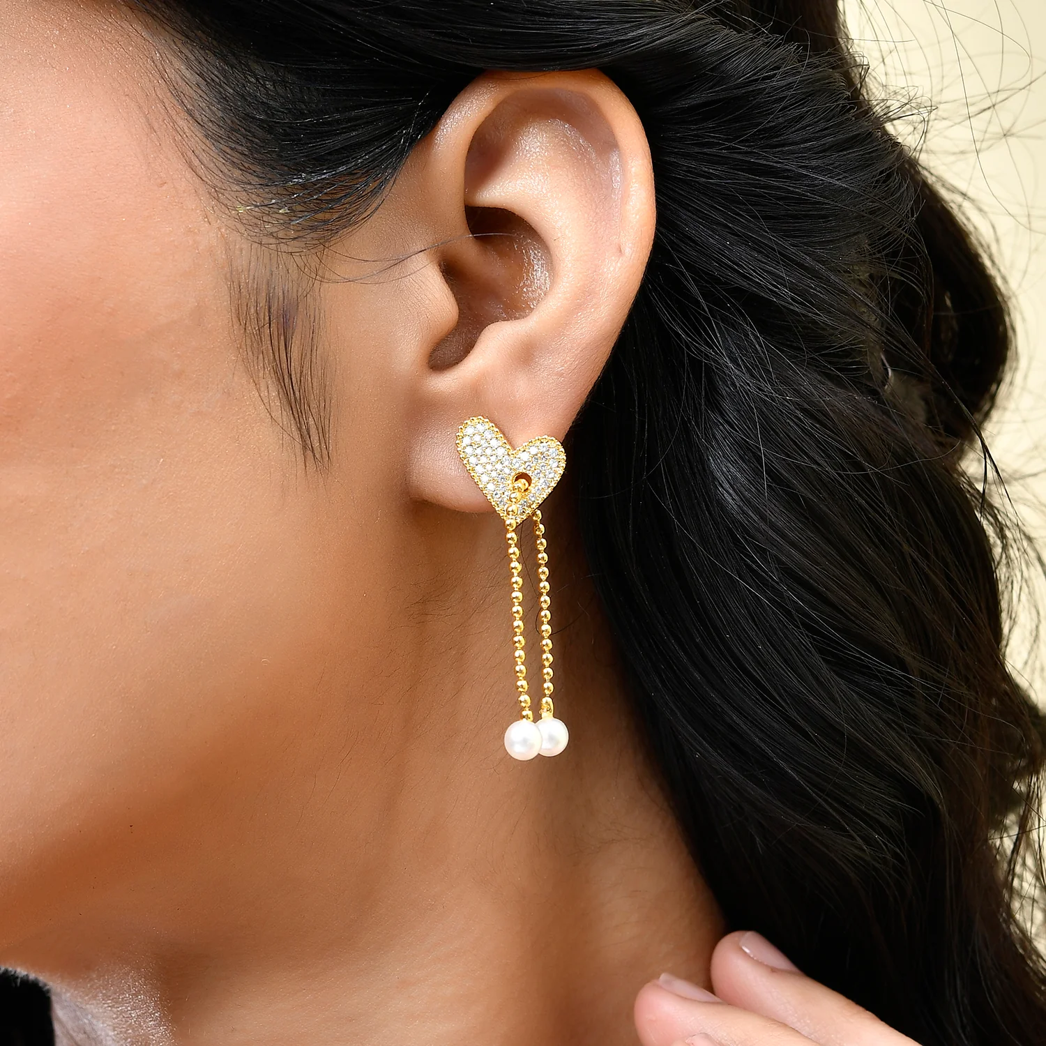Trendy Pearly Kisses Drop Earrings - Image 2