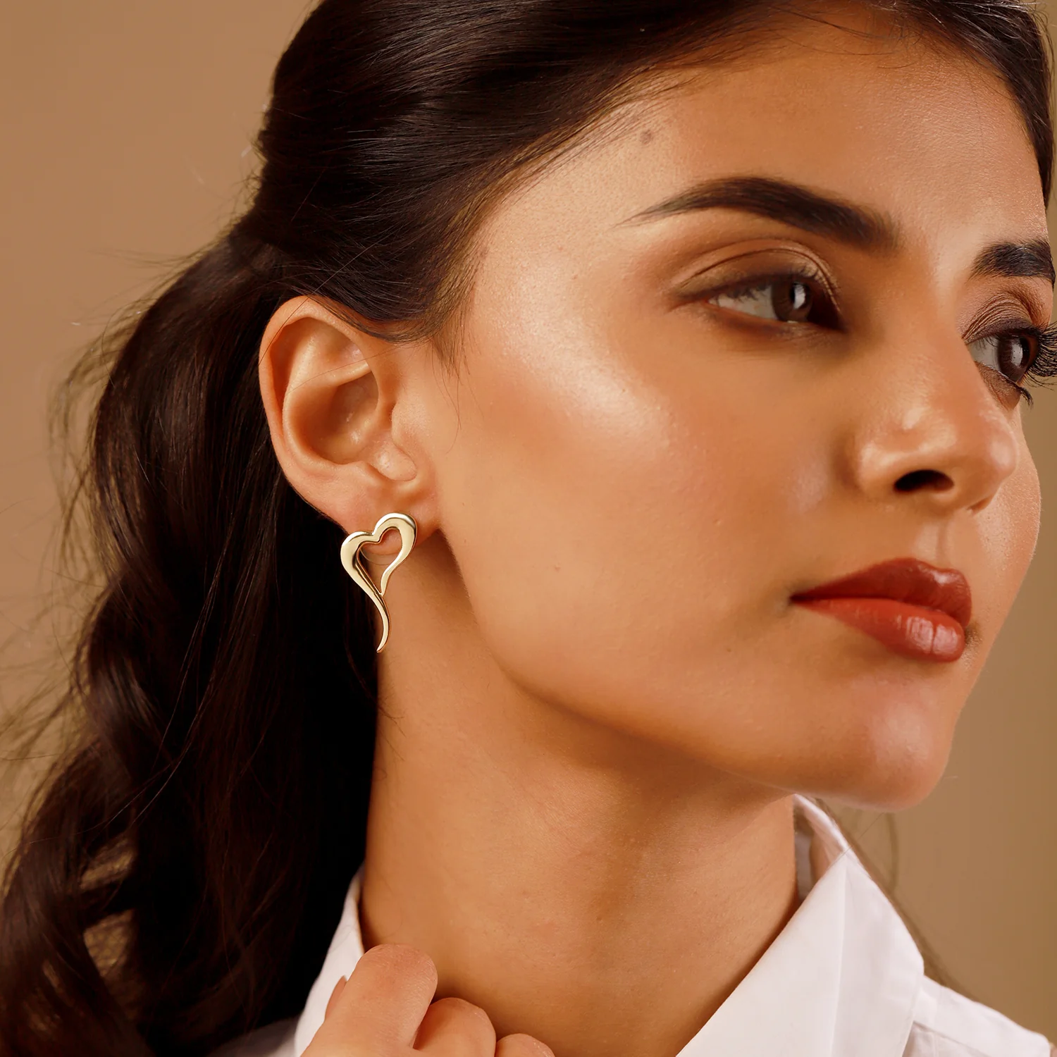 Valentine’s Day Whispering Heart Curve Earrings - Image 2