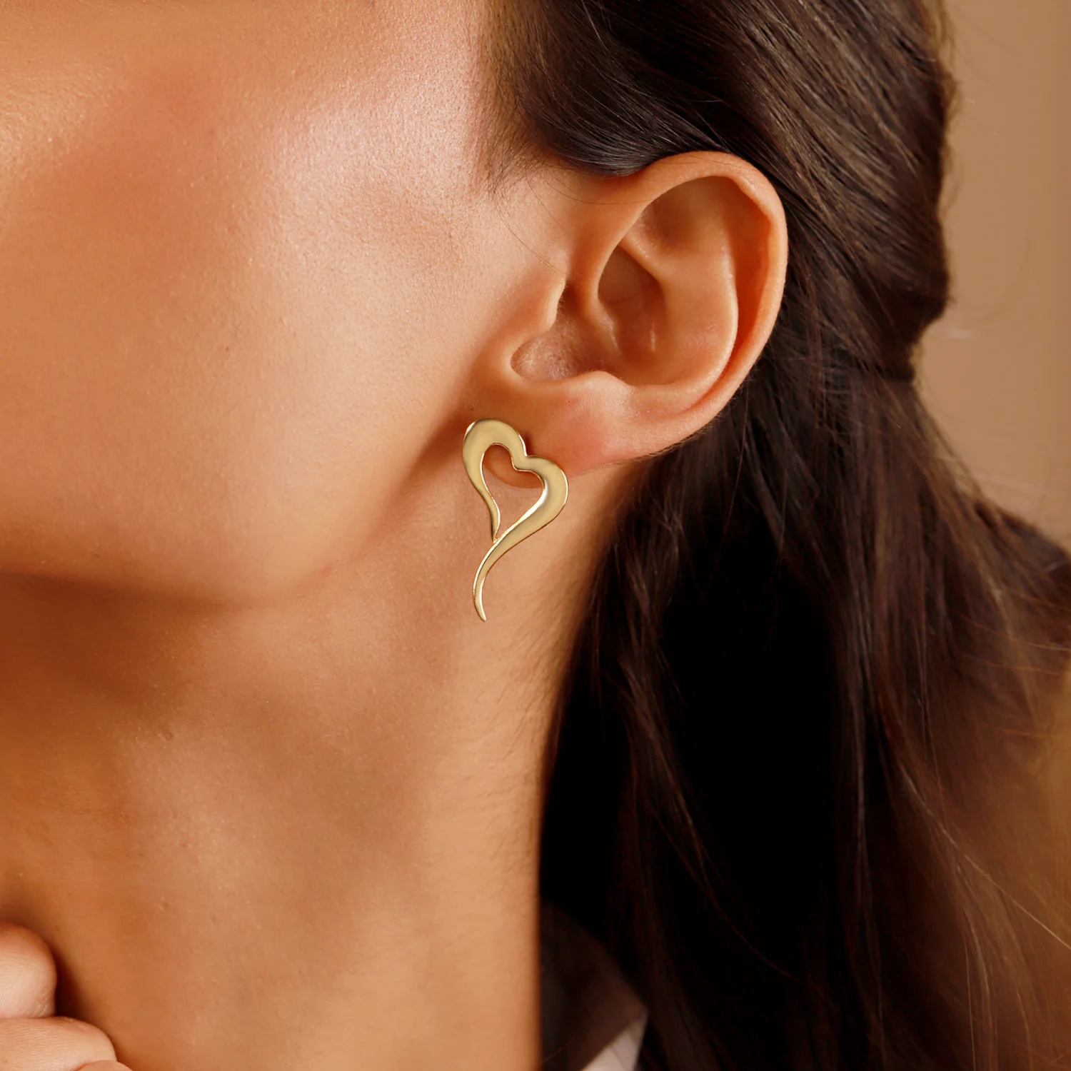 Valentine’s Day Whispering Heart Curve Earrings - Image 3