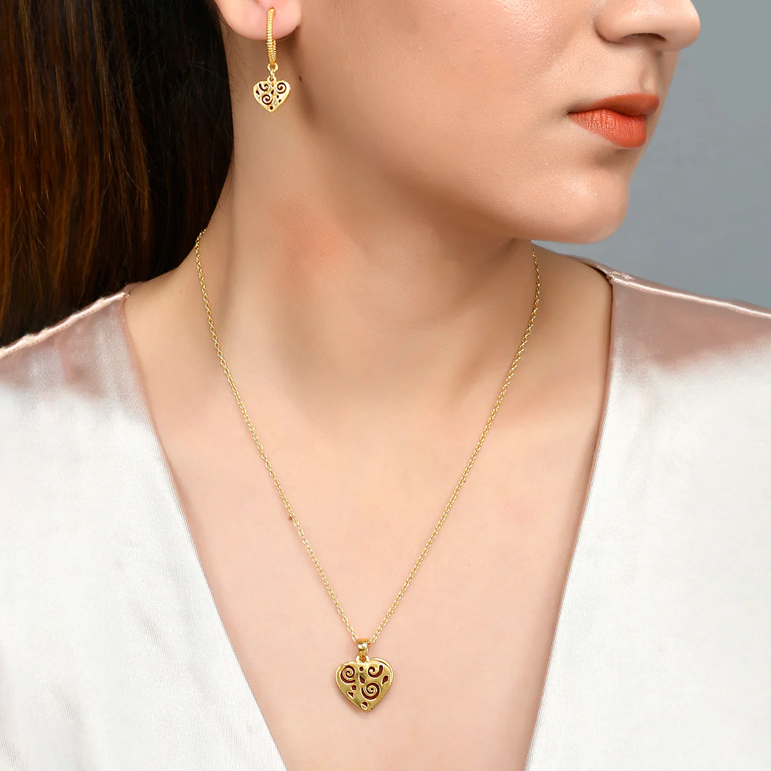 Peek-a-Boo Hearts Pendant Set - Image 2