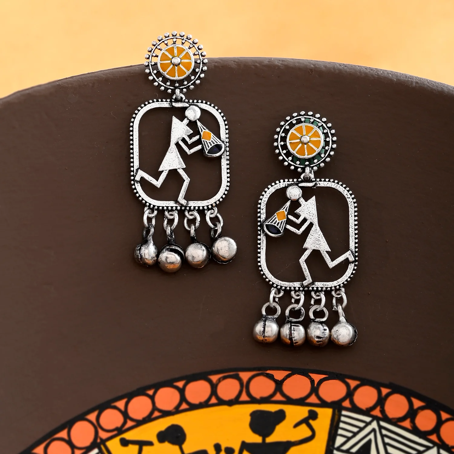 Warli Raat Ke Dhai Bhaje Koi Shehnai Baje Earrings