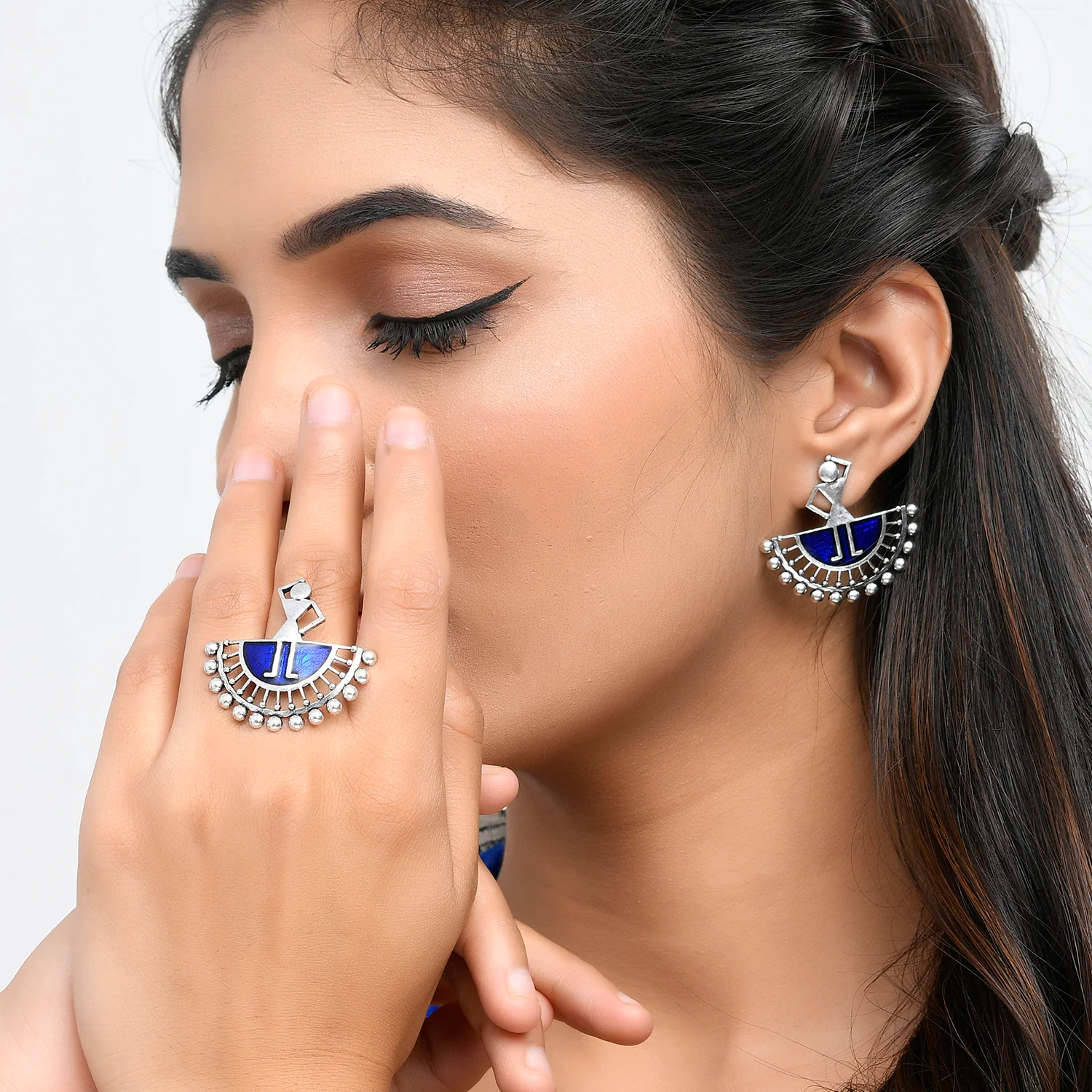 Warli Show Me Your Thumka Earrings And Ring Combo - Image 2