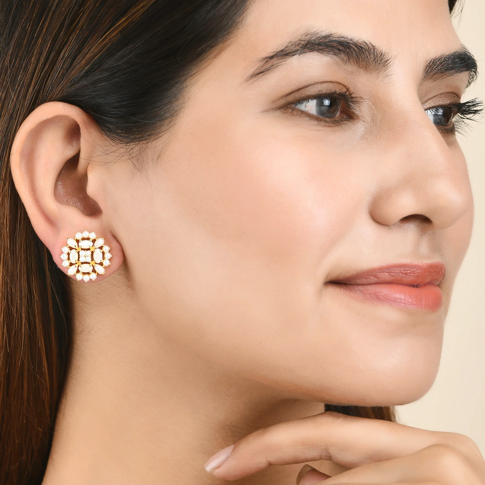 White Pearl Beaded Clear Zirconia Gems Stud Earrings - Image 2