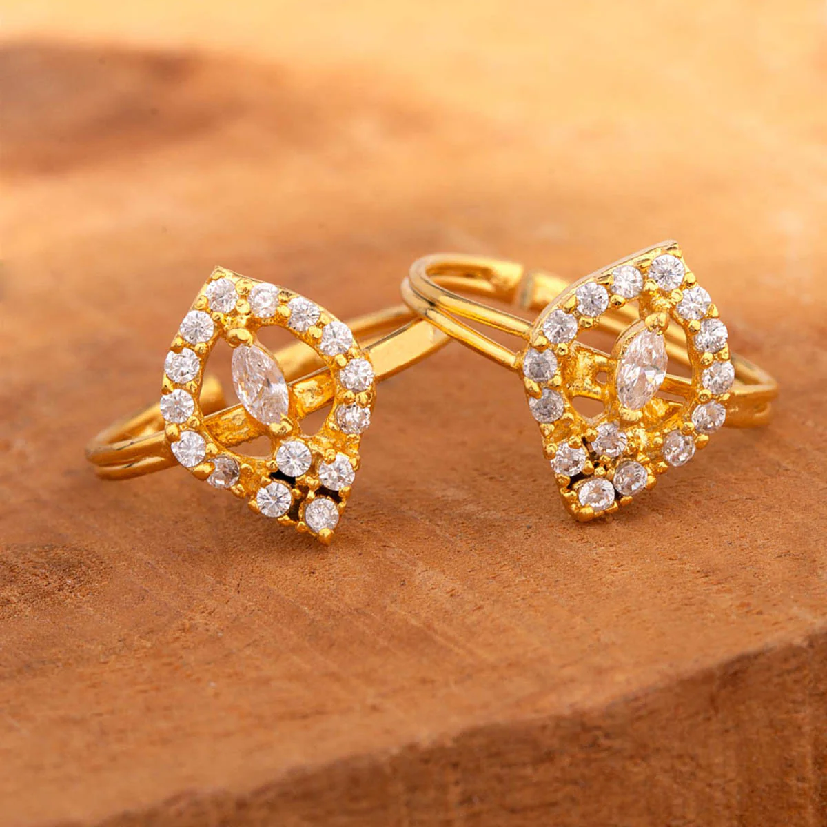 Zircon Gems Embellished Classic Toe Rings